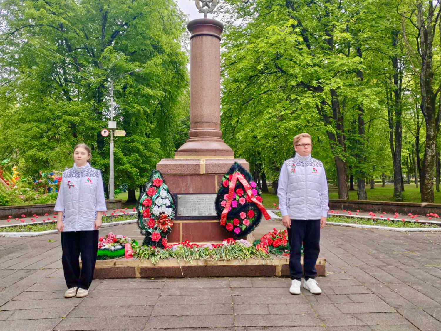 Неувядающий цвет нашей памяти: в Бобруйске появился трогательный арт-объект ко Дню Победы