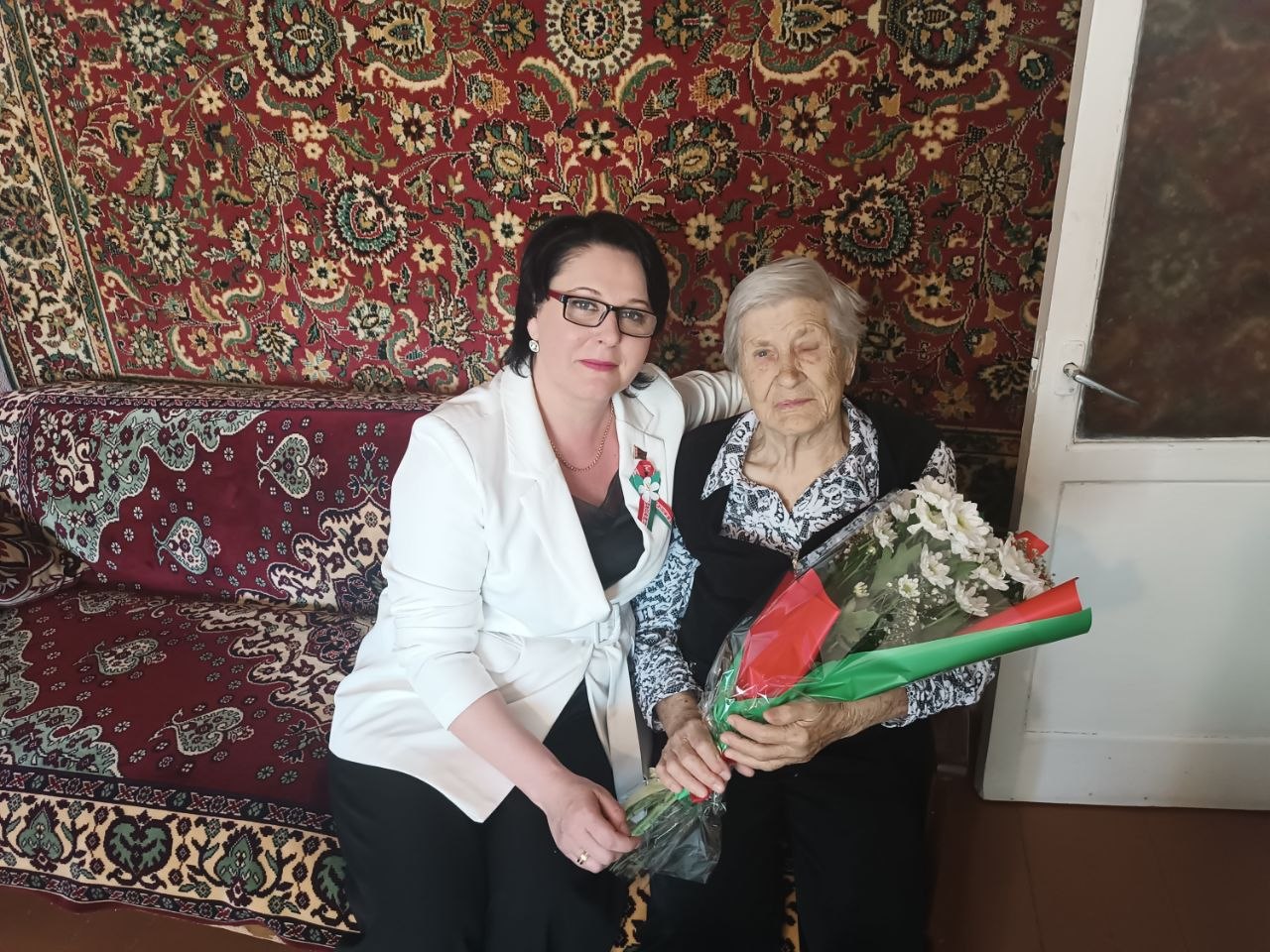  Марина Згорская навестила труженицу тыла, ветерана Великой Отечественной войны Александру Евстафьевну Титкову.