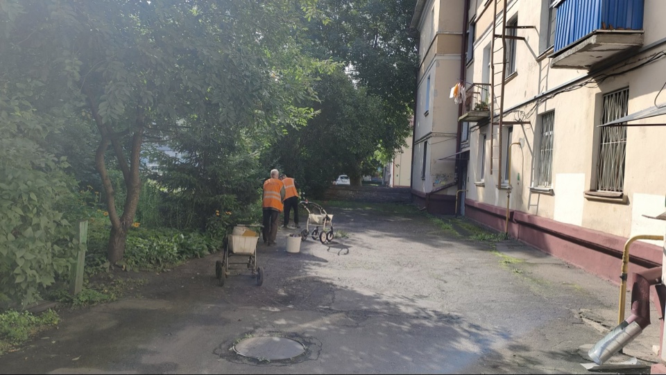 В организациях Ленинского района г. Бобруйска в рамках проведения санитарного дня приведены в порядок прилегающие и закрепленные территории.