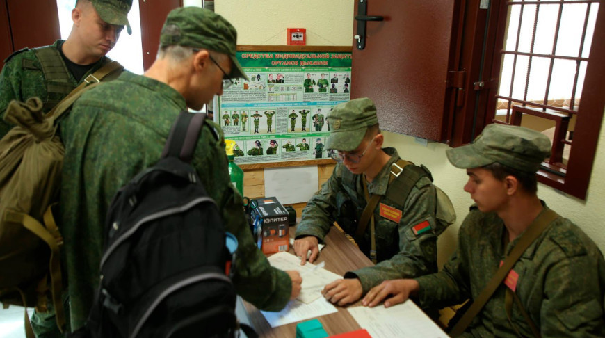 Проверка боеготовности Вооруженных Сил продолжается. В артиллерийскую бригаду прибывают военнообязанные